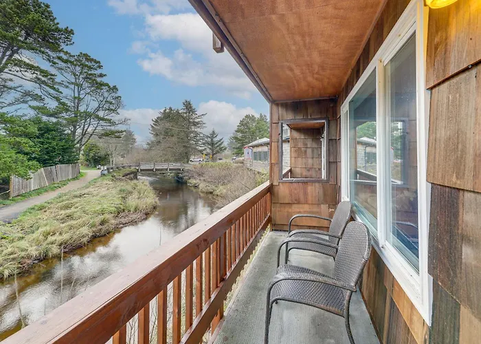Walk To Neskowin Beach! Creekside Oregon Retreat