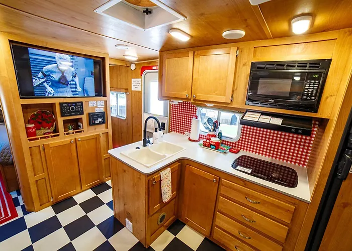 Darling Daisy Retro Rv Adventure