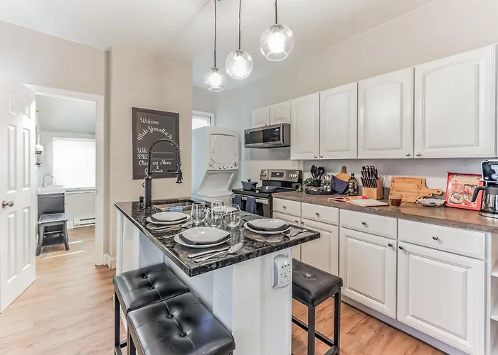 Close To All Walkable To Ppl Bars Restaurants Near Colleges Hospitals Parks
