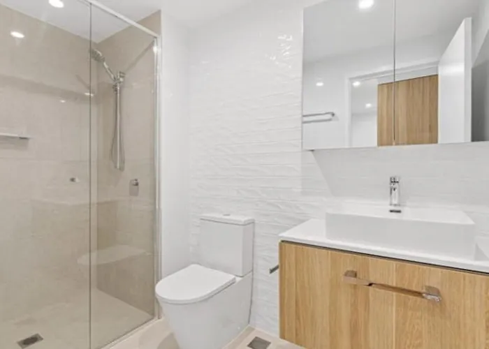Surfers Paradise Luxury 2Br River View Retreat