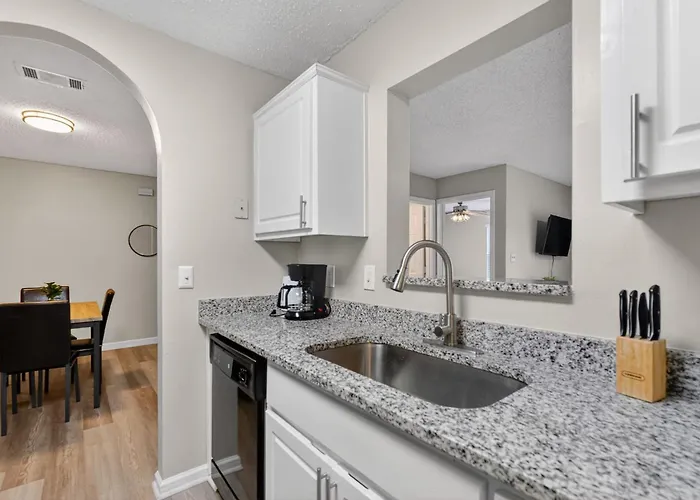 Comfy Stay With Patio And Laundry Near Atlanta