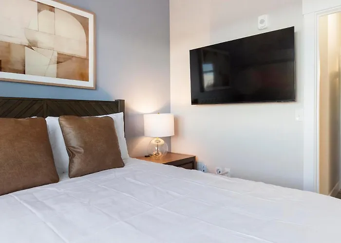 Landing Apartments - 2720 S Federal