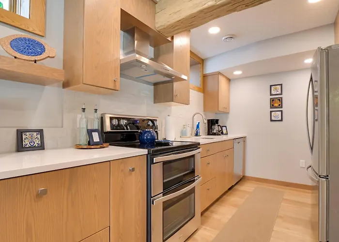 Lakeside Retreat In Hayward: Pet Friendly!