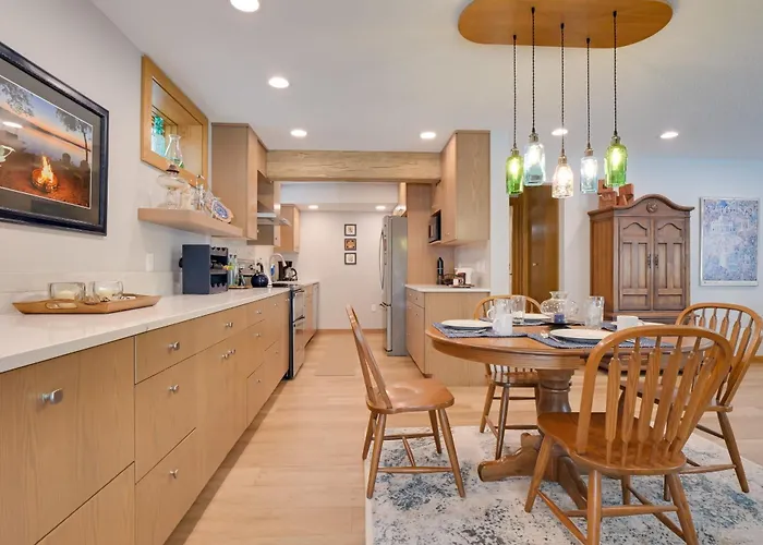 Lakeside Retreat In Hayward: Pet Friendly!