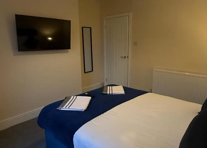 Spacious Home, Up To 10 Guests, Wi-Fi & Parking