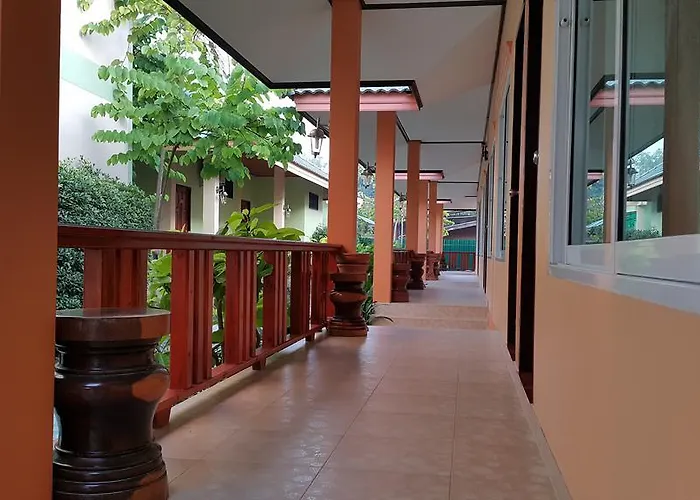 Ruen Narisra Resort