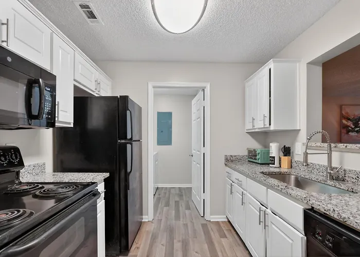 Bright Stockbridge Condo With Full Kitchen