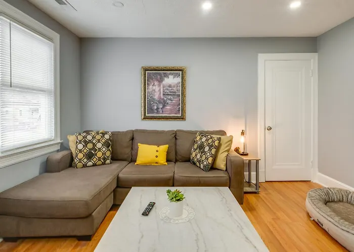 Easy Metro Access: Wfh-Friendly Apt 7 Mi To Dc!