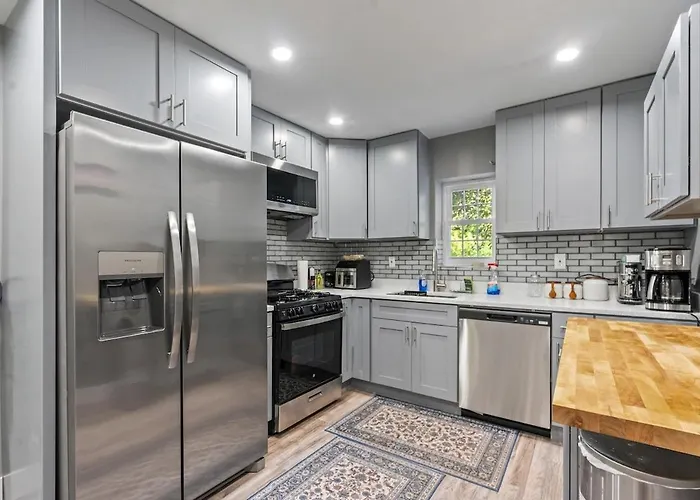 Spacious Home In Troy
