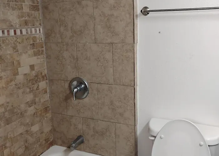 4 Double Beds 2 Bath Apt 132