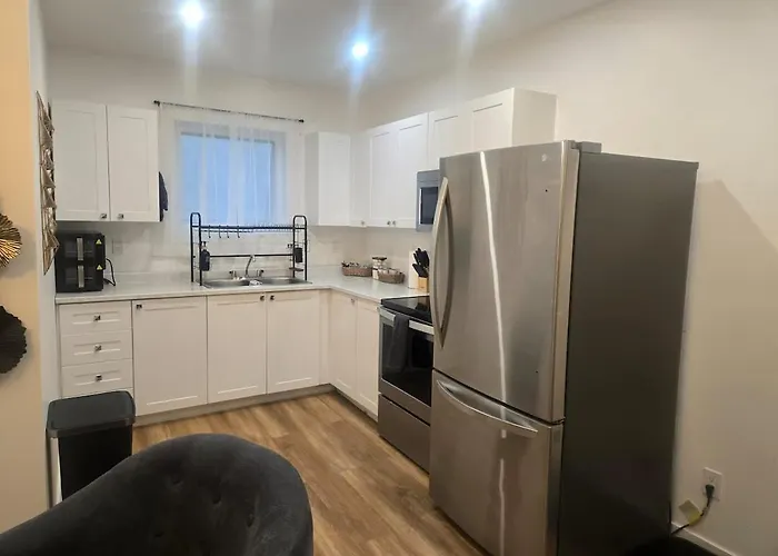 Cozy Upper 1-Bdrm Downtown Smart & Stylish