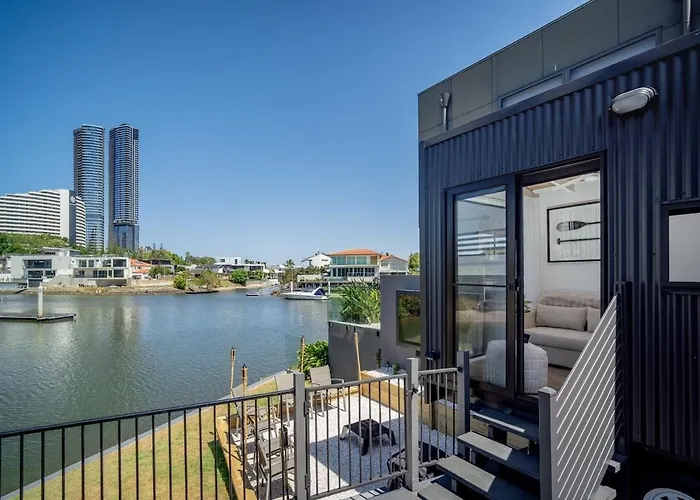 Tiny Home In The Heart Of Broadbeach-River Views!