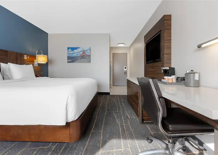 The Lux Hotel & Conference Center, An Ascend Collection Hotel
