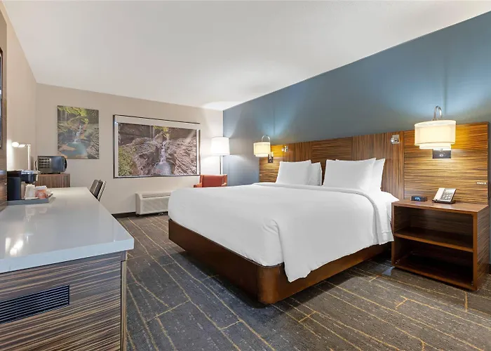 The Lux Hotel & Conference Center, An Ascend Collection Hotel