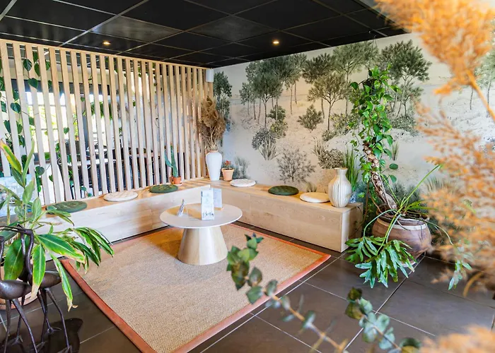 Hotel Les Jardins Du Canal - Piscine Chauffee A 28 Degres - Parking Gratuit - Garage - Bornes Electriques - Accueil Velos Et Motos - Kids Friendly-Solaire Ecoresponsable