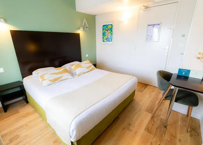 Hôtel les jardins du canal - piscine chauffée à 28 degrés - parking gratuit - garage - bornes électriques - accueil vélos et motos - kids friendly-solaire ecoresponsable