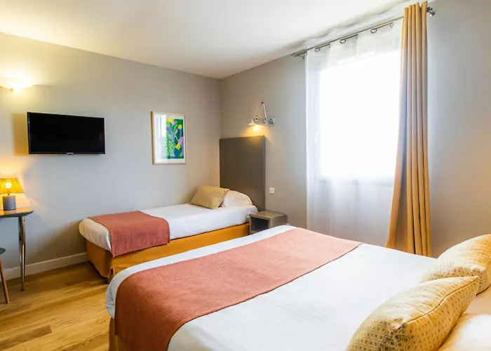 Hotel Les Jardins Du Canal - Piscine Chauffee A 28 Degres - Parking Gratuit - Garage - Bornes Electriques - Accueil Velos Et Motos - Kids Friendly-Solaire Ecoresponsable