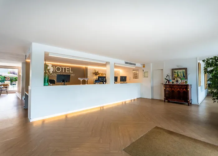 Hotel Canada Palace