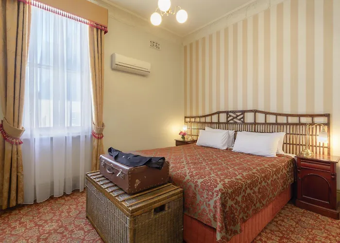 Hadley'S Orient Hotel