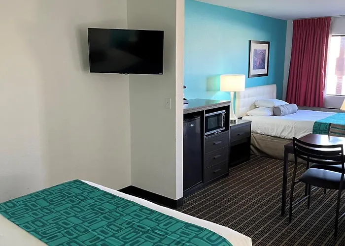 Howard Johnson By Wyndham St. George Hotel & Suites