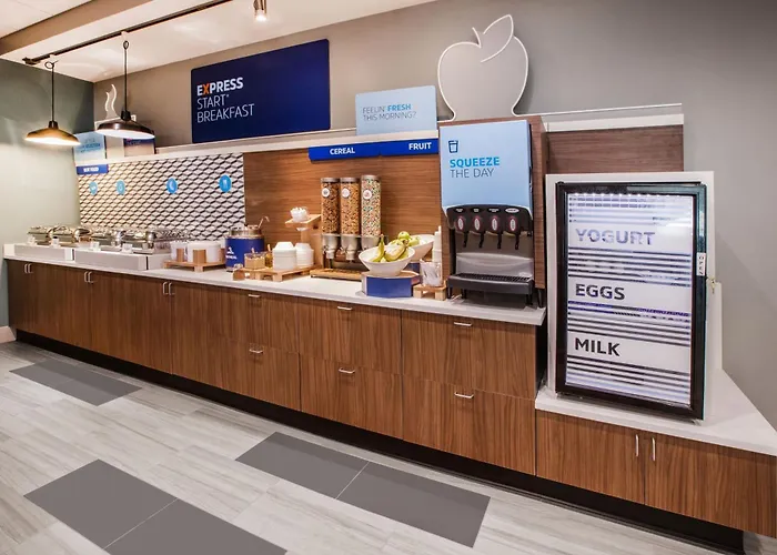 Holiday Inn Express & Suites Macon - I-475 By Ihg