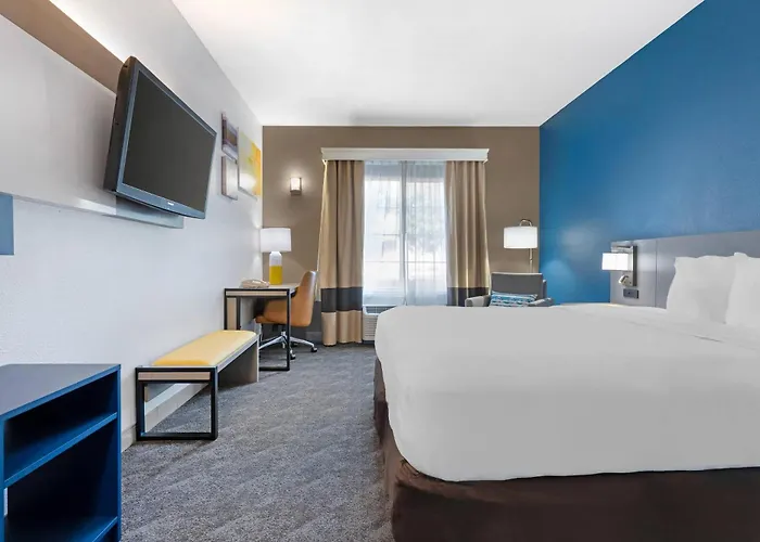 Comfort Inn & Suites Sacramento - University Area