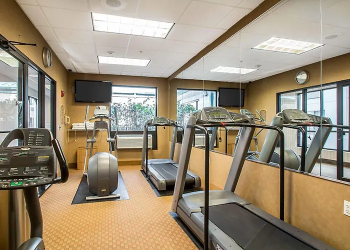 Clarion Inn Elmhurst - Oak Brook Near I-88, I-290, I-294