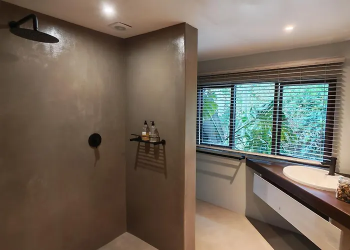 Mali Boutique Lodge & Tube 'N Axe Budget Accommodation