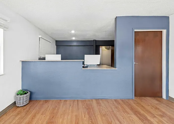 Birch Hill Suites Kansas City - Independence
