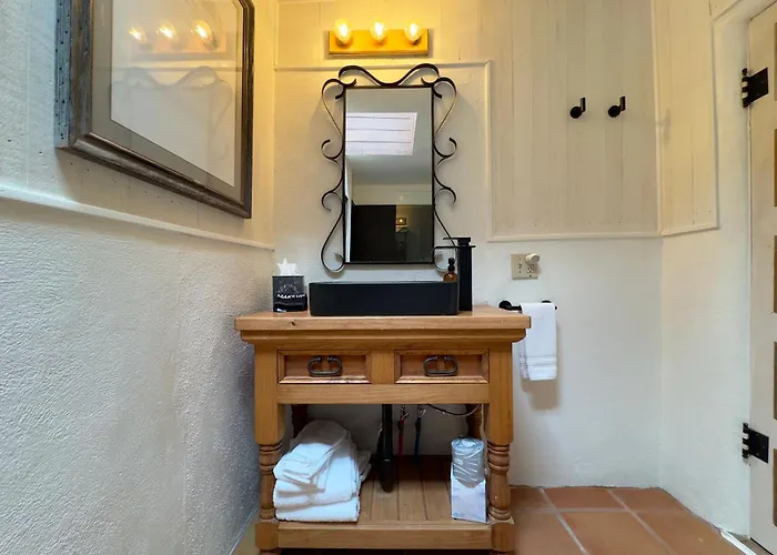 Old Taos Guesthouse B&B