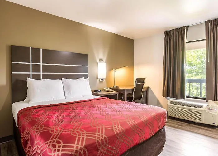 Econo Lodge Inn & Suites Murfreesboro Shopping District