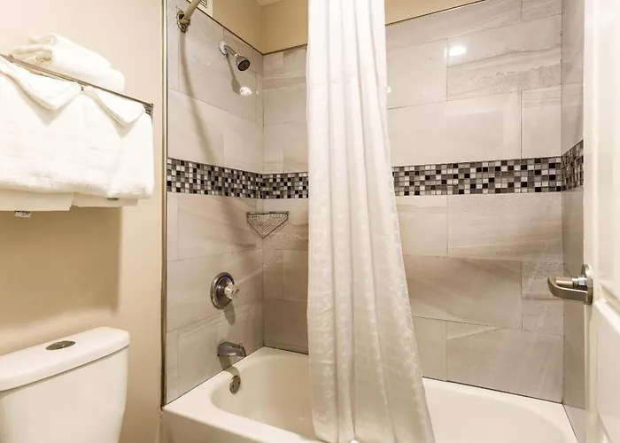 Econo Lodge Inn & Suites Murfreesboro Shopping District