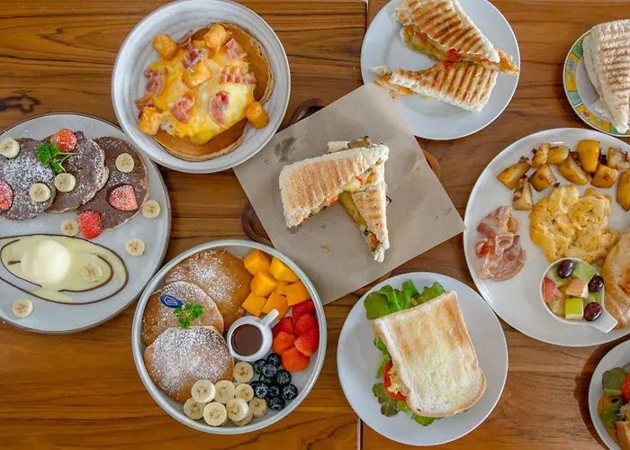 Tiya House Rooms & Cafe