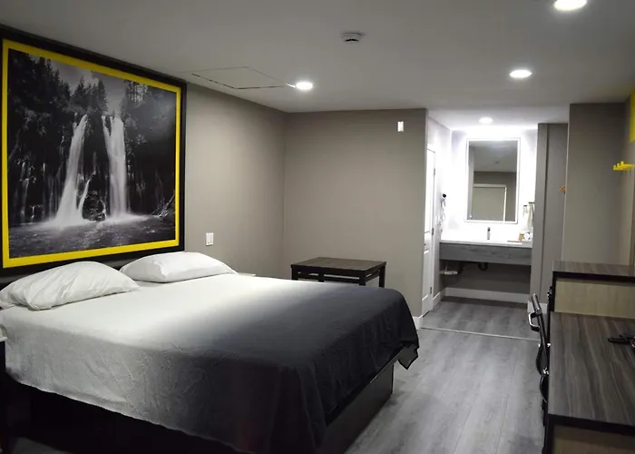 Super 8 By Wyndham Visalia
