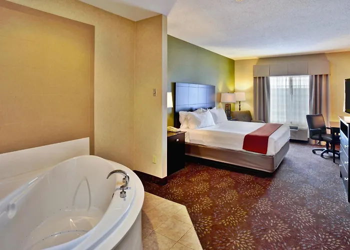 Holiday Inn Express & Suites Woodhaven By Ihg