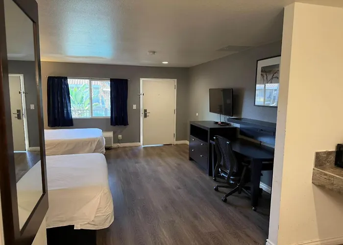 Travelodge By Wyndham Hemet Ca