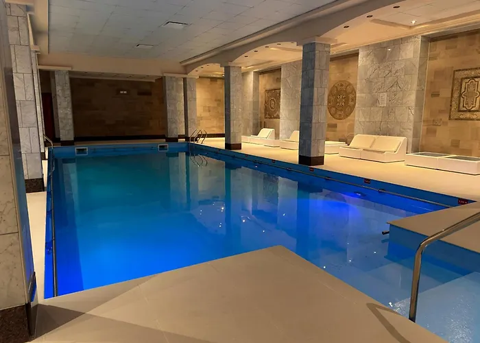 Status Hotel