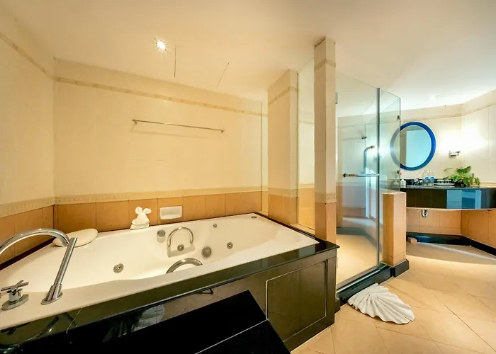 Jomtien Palm Beach Hotel & Resort - Family-Friendly
