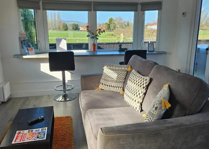 Ruth'S Refresh Shropshire Country Retreat With Private Hot Tub & Stunning Views