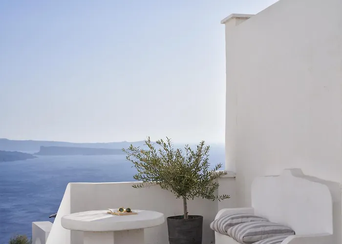 Mr And Mrs White Oia - Santorini