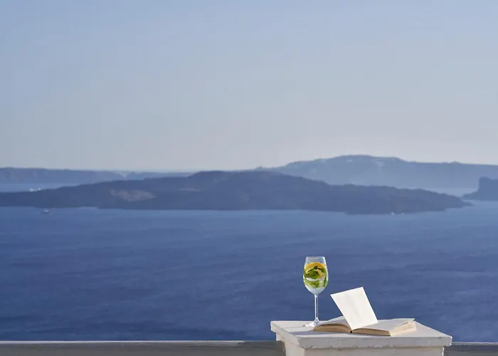 Mr And Mrs White Oia - Santorini