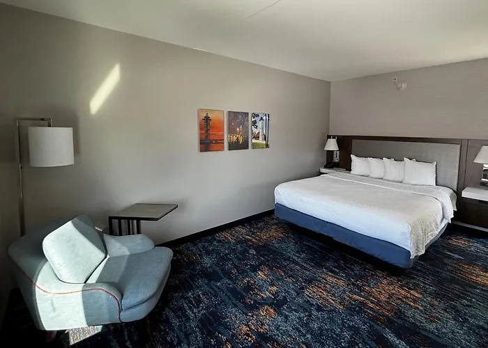 Hampton Inn & Suites Erie Bayfront