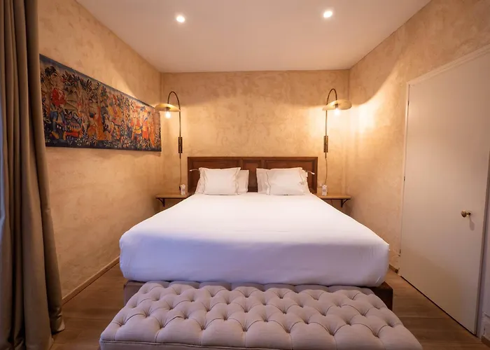 Les Remparts Hotels Et Demeures Historiques