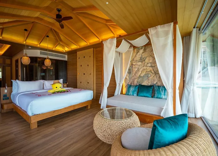 Sinae Phuket Luxury Hotel