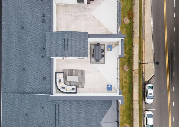 Lux Downtown Condo Rooftop Terrace Ev Charger!