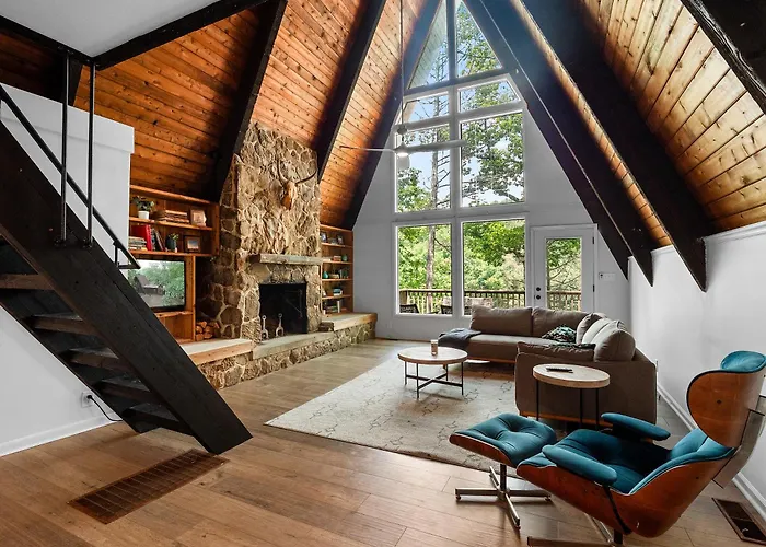 Echo Point - Pet-Friendly! Cozy Cabin Located Near Duncan Bridge Marina!