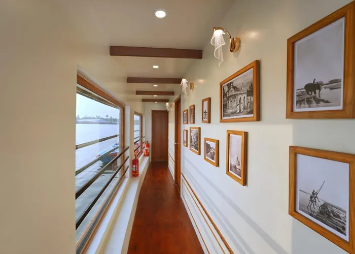 Venice Premium Houseboats Alleppey
