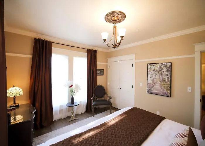 Redtail Inn - 3 Suites Sleeps Up To 12