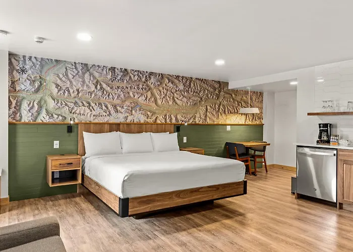 Hotel Canoe And Suites
