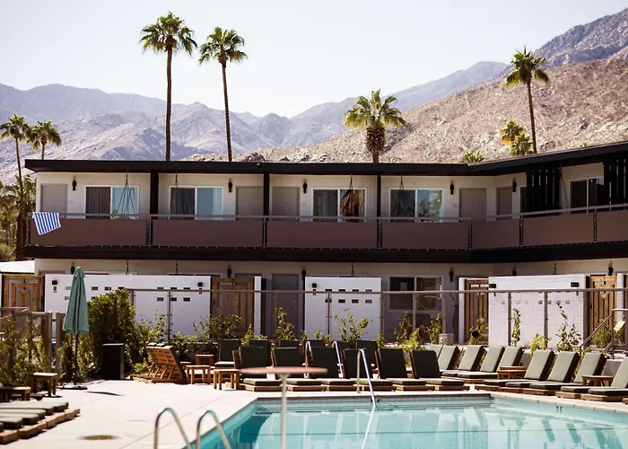 V Capri Palm Springs, A Dolce By Wyndham